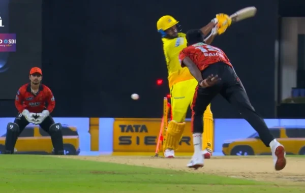 sakib hussain bamboozles urvil patel in csk vs srh clash