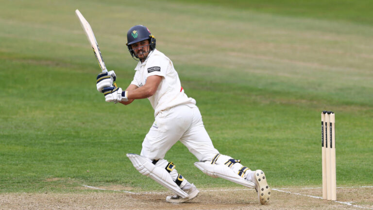 Carlson, Ingram steer chase as Glamorgan overcome Surrey resistance