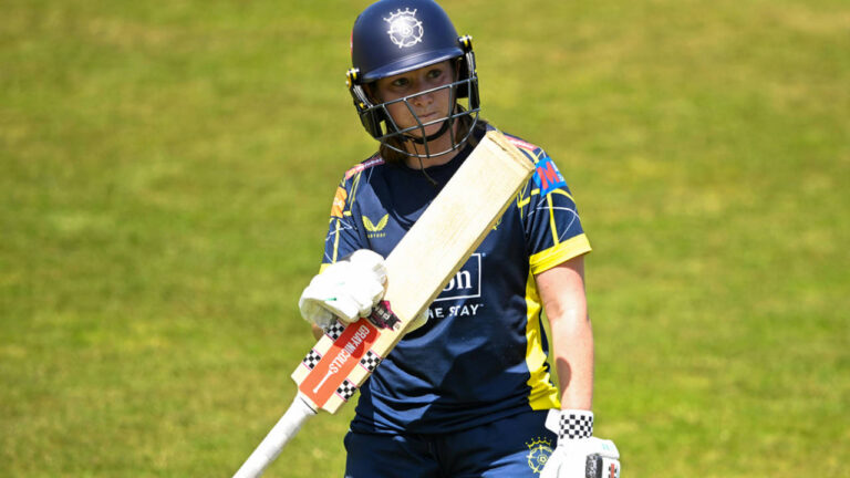 Red-hot Southby scorches Warwickshire in Hampshire’s latest win