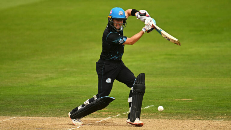 Libby upstages De Caires as Worcestershire end Middlesex’s perfect start