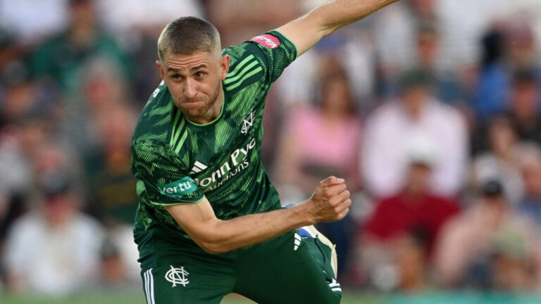 Stone holds nerve as Notts seal one-run win to stay top