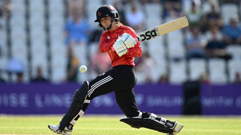 Charli Knott Downs Somerset to Seal Blaze’s Spot at Finals Day in Vitality Blast