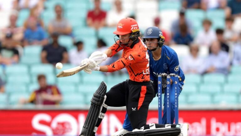 Phoebe Litchfield leads Sunrisers Leeds to opening day triumph