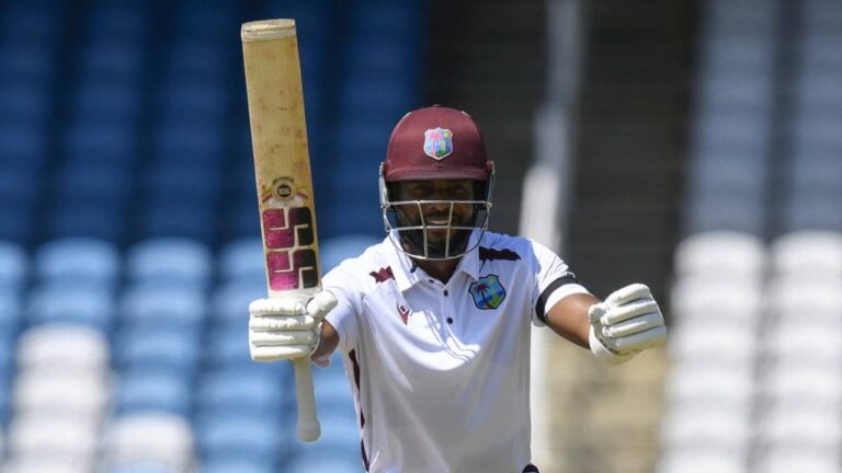 Hope holds firm as Pakistan strike four before lunch