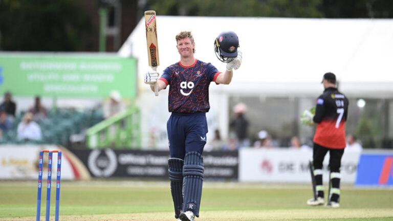 Balderson fifty wrenches victory for Lancashire to keep play-off hope alive