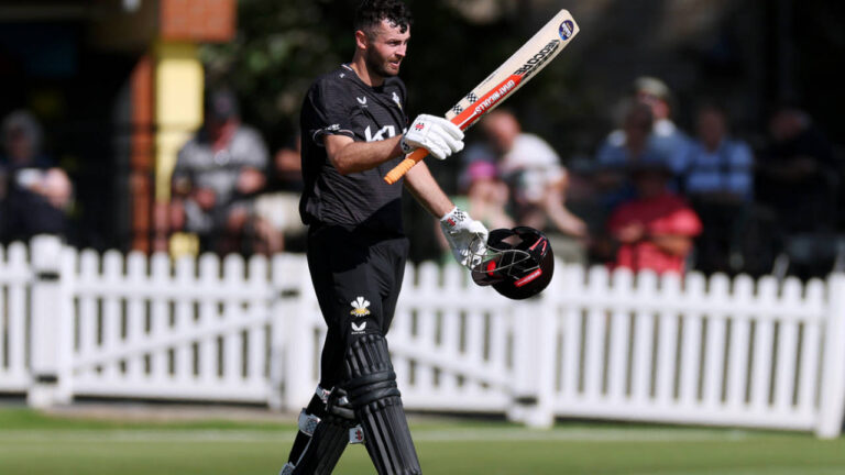 Sibley ton, Burns 89 lay Surrey foundations for victory