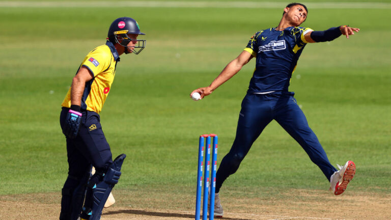 Lumsden, Abbott run through Glamorgan to keep Hampshire in contention