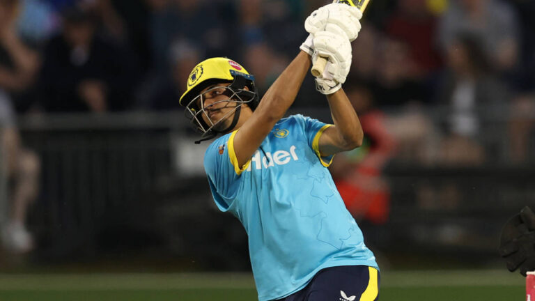 Jani keeps Bears alive as Lancashire miss chance in thriller