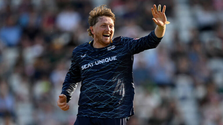 Bess, Coad join forces to secure home quarter-final for Yorkshire