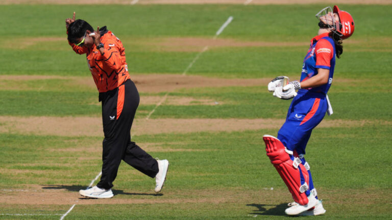 Baker and Winfield-Hill take Sunrisers into the women’s Hundred final